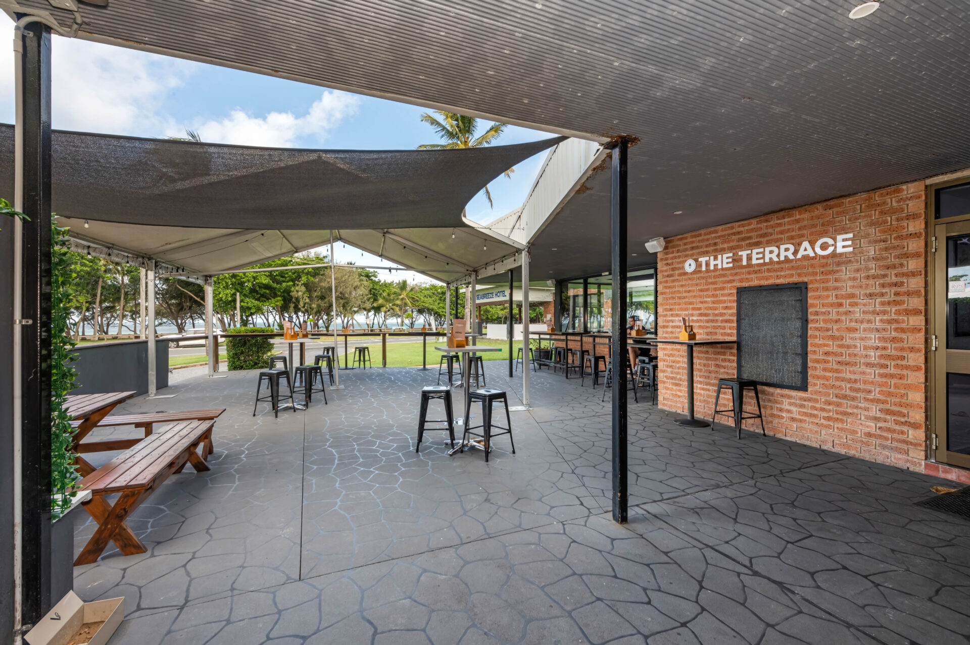 Food & Drinks The Seabreeze Hotel Mackay